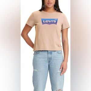 NWT Levi Woman’s Graphic Jordi Tee